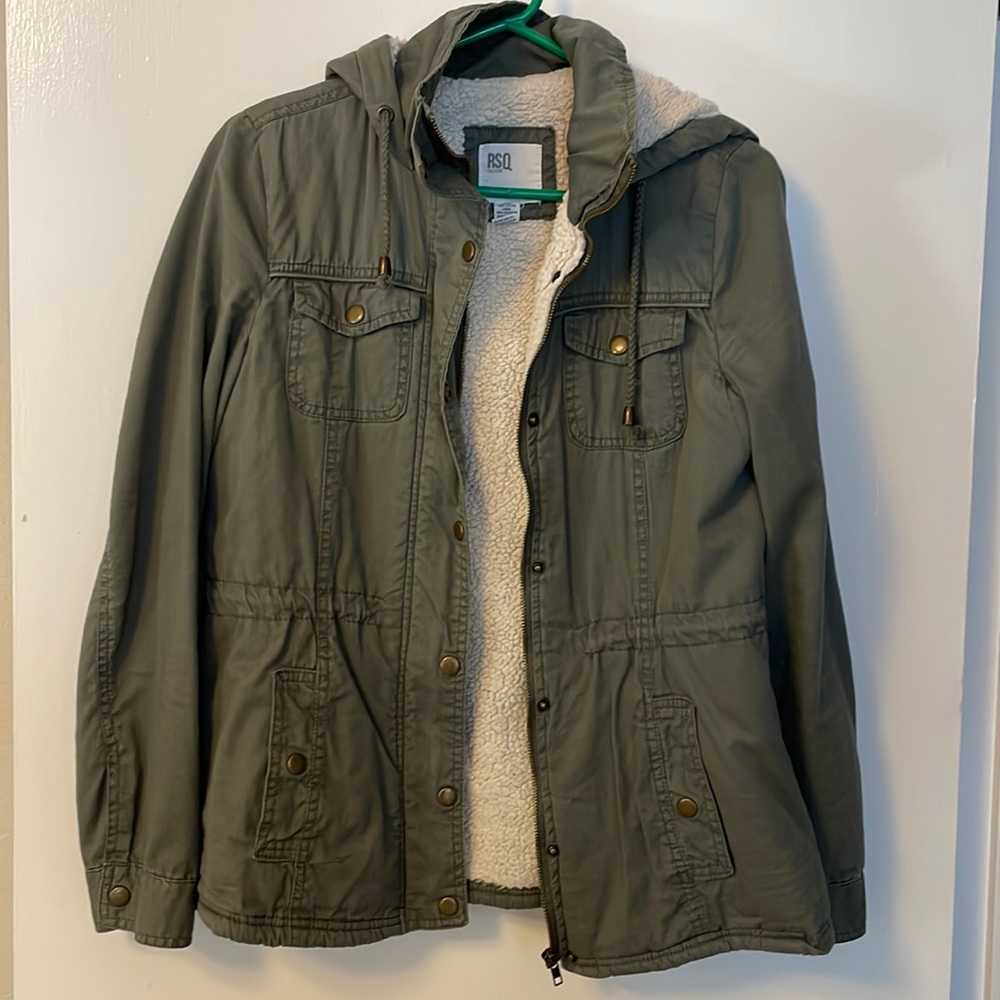 Cozy olive utility jacket💚 lined with faux fur